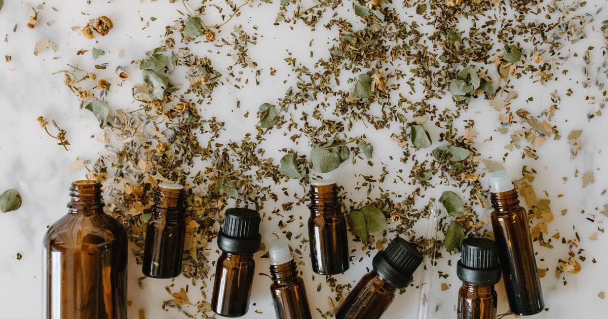 15 DIY Essential Oil Gift Recipes 15 DIY Essential Oil Gift Recipes